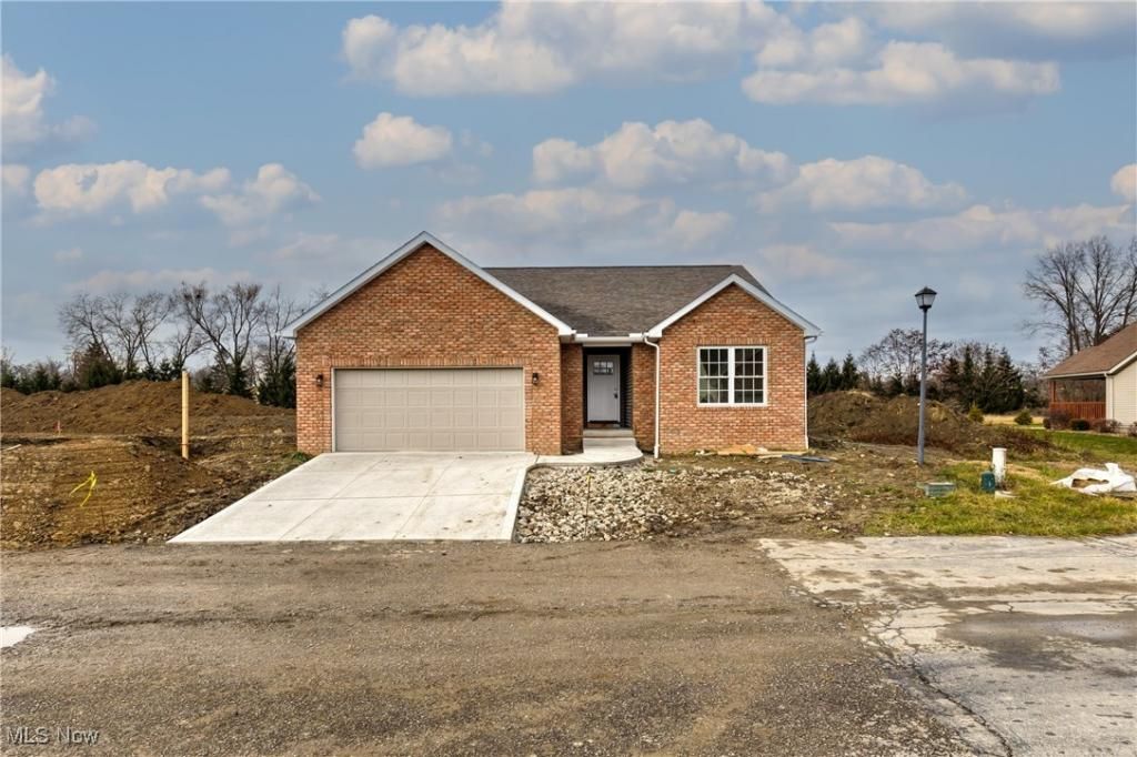 153 Royal Troon, Warren, OH 44484 Main Photo