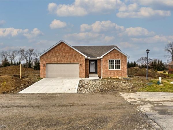 153 Royal Troon, Warren, OH 44484