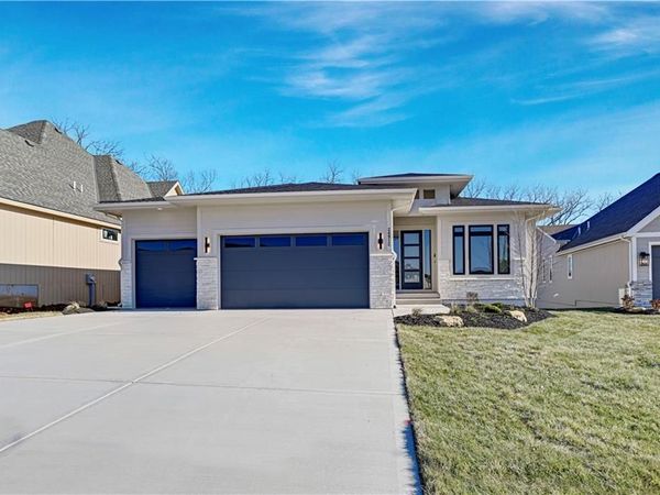 24912 W 98th Place, Lenexa, KS 66227