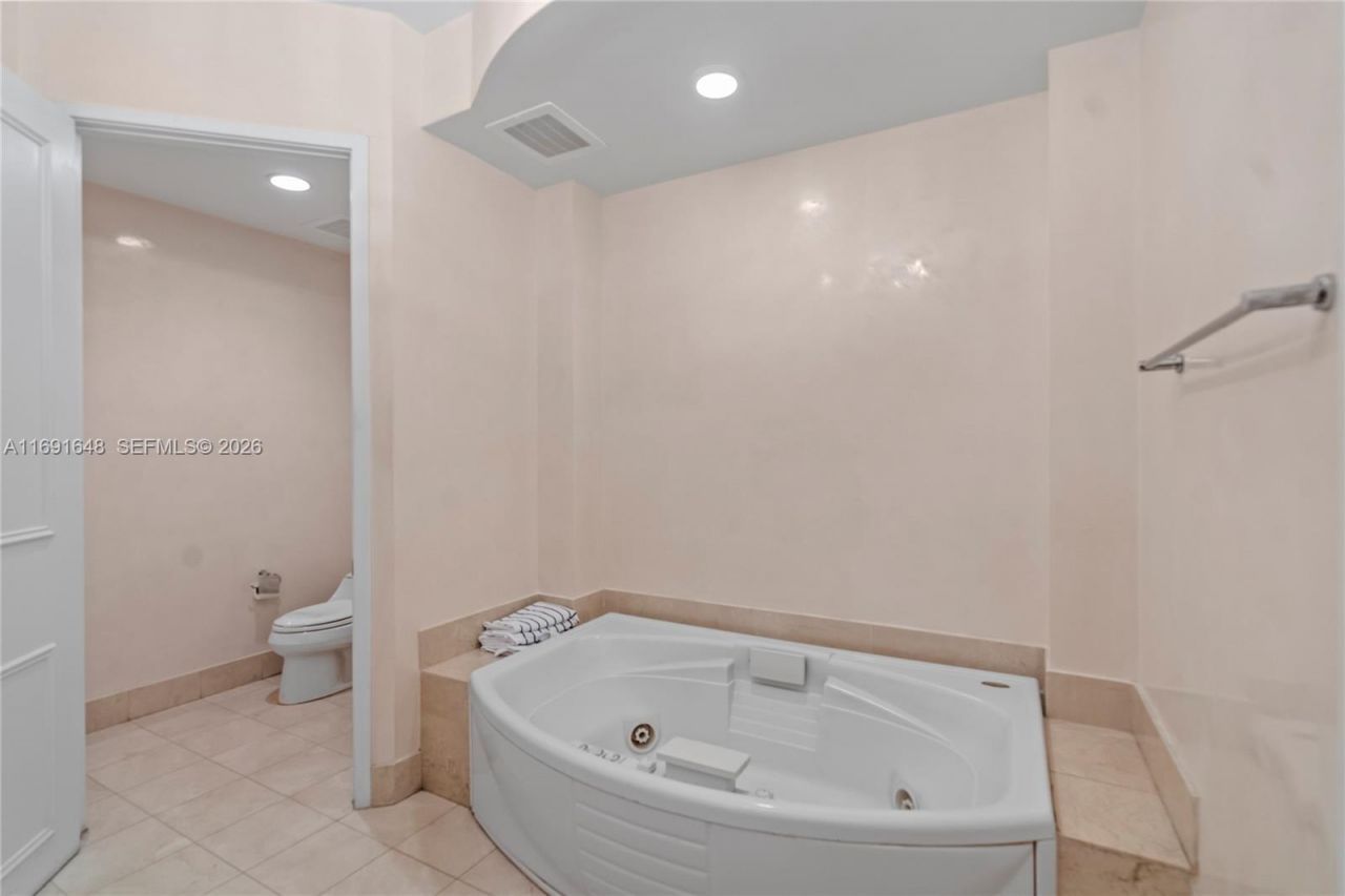 18101 Collins Ave, Unit 1502, Sunny Isles Beach, FL 33160 Photo