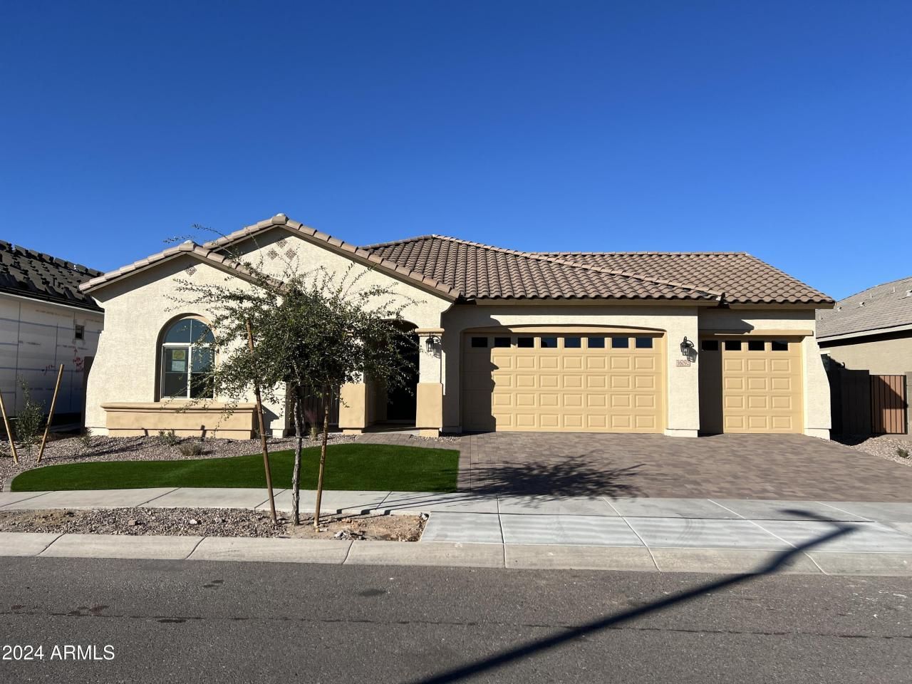 16092 W Questa Drive, Surprise, AZ 85387 Main Photo