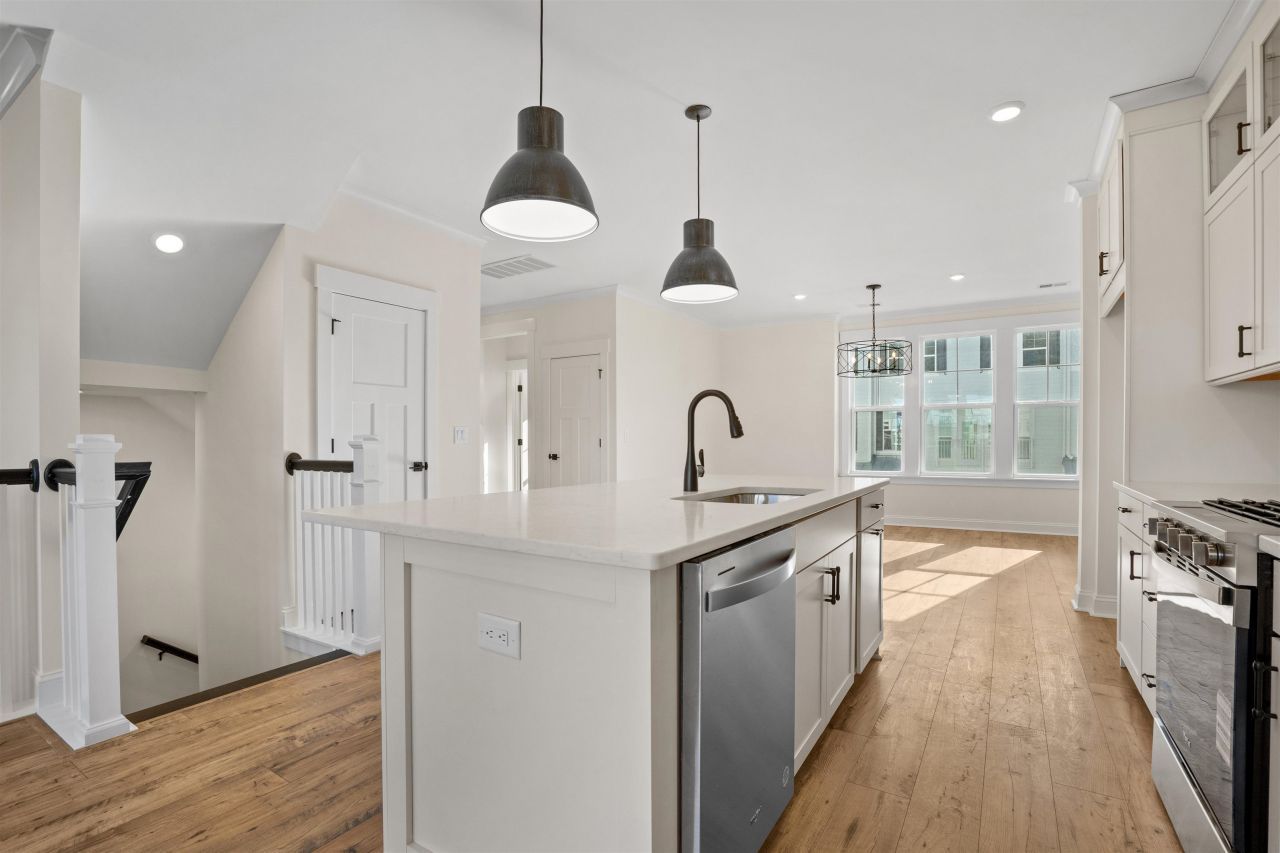 8479 Duke Pl. Photo 6