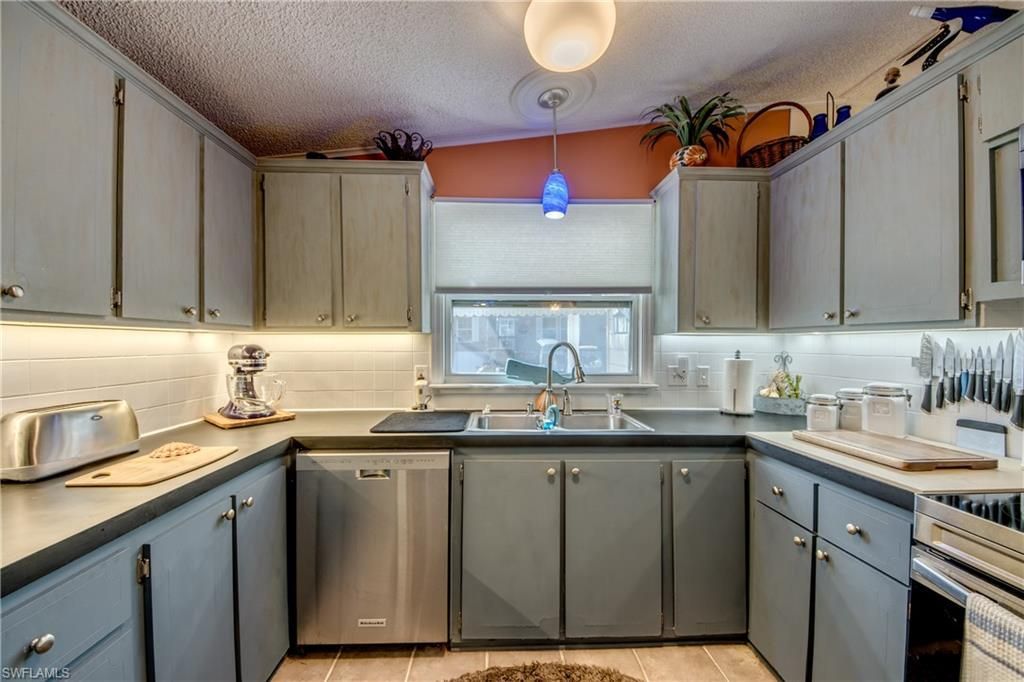 5029 Gulfgate Ln, Saint James City, FL 33956 Photo