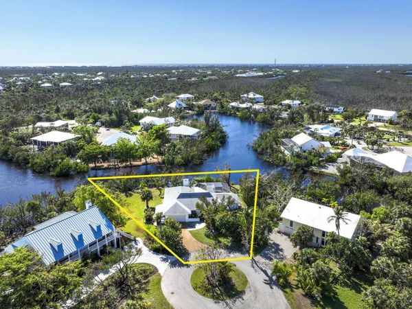 9436 Yucca Ct, Sanibel, FL 33957