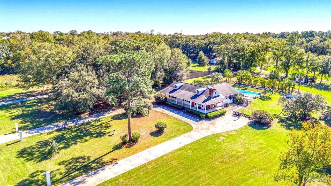 941 Summer Shade Ln, Cantonment, FL 32533 Main Photo