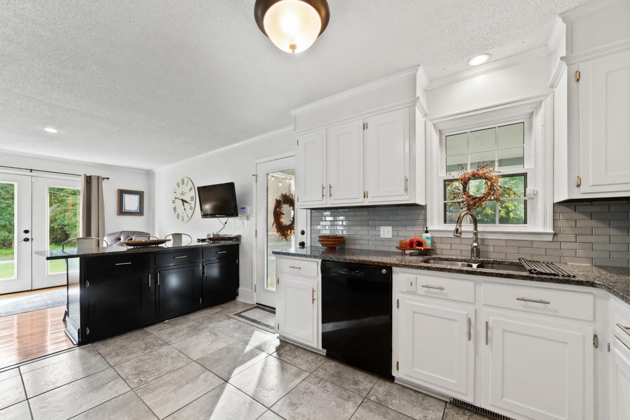 164 Carriageton Drive Photo 2