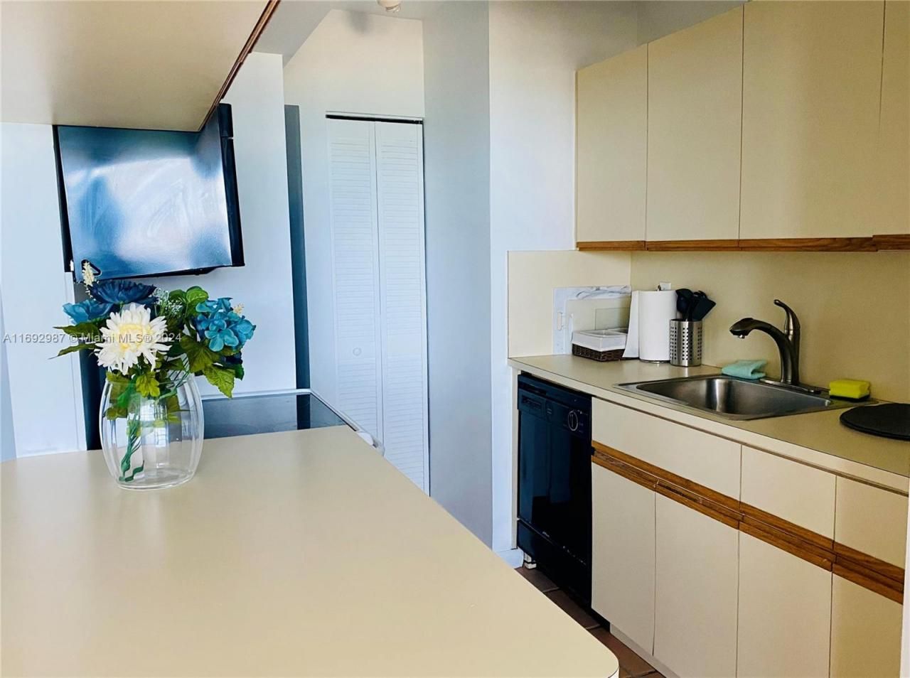 Please Call For Address, Unit 1115, Miami Beach, FL 33139 Photo