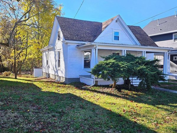 517 E 2ND SOUTH Street, Carlinville, IL 62626