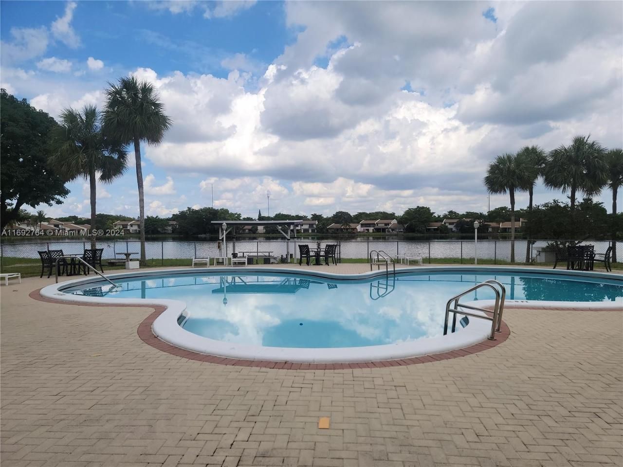 671 NE 195 St, Unit 122-E, Miami, FL 33179 Photo