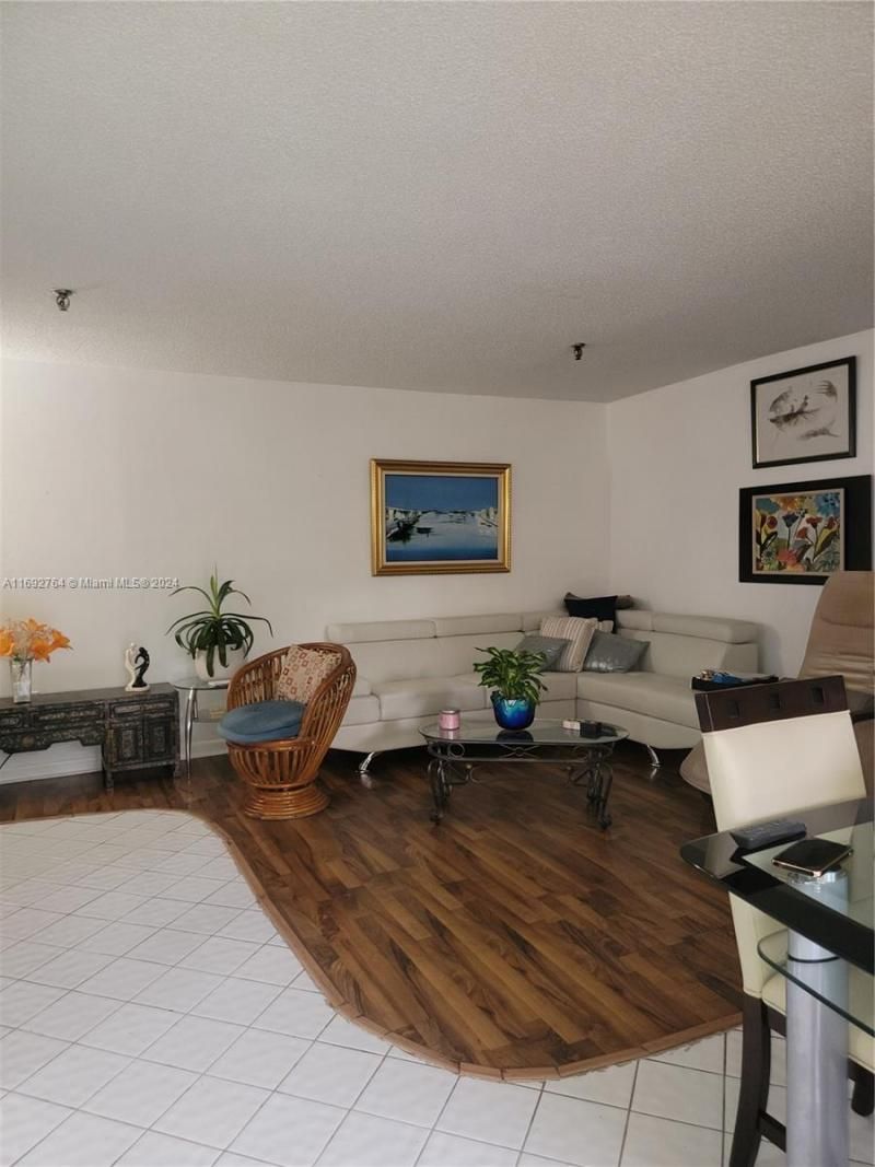 671 NE 195 St, Unit 122-E, Miami, FL 33179 Photo