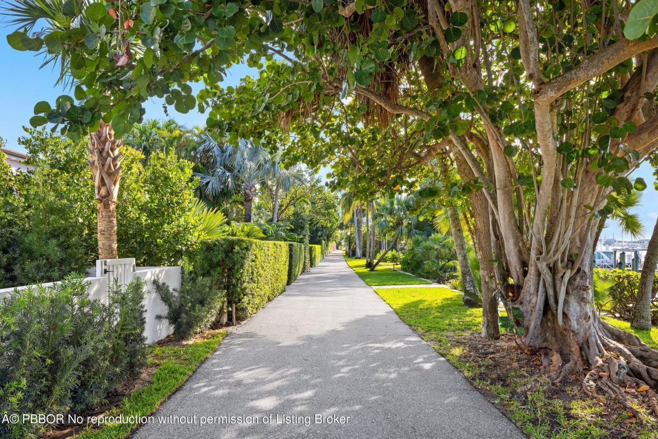 1246 N Lake Way, Palm Beach, FL 33480 Photo