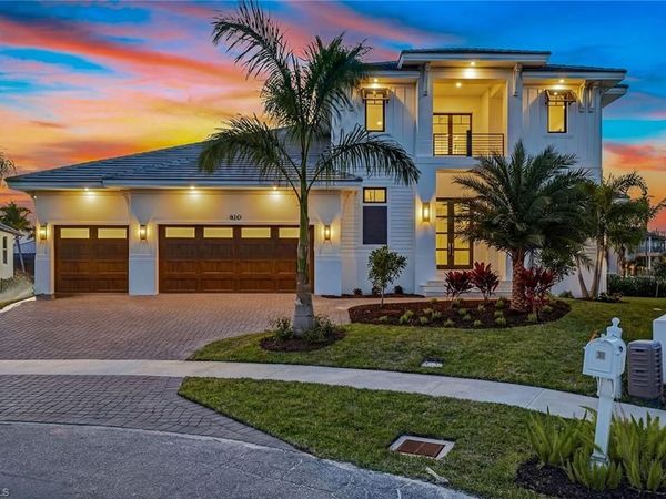 810 Elm CT, MARCO ISLAND, FL 34145