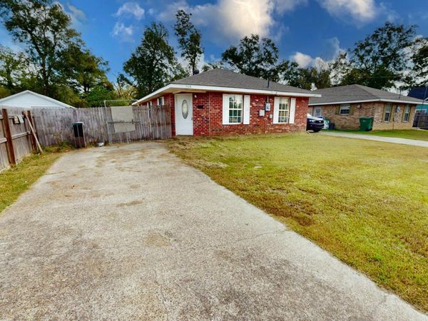 308 Coffee St, DeQuincy, LA 70633