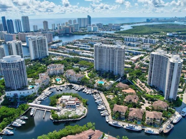 3700 Island Blvd, Unit C202, Aventura, FL 33160