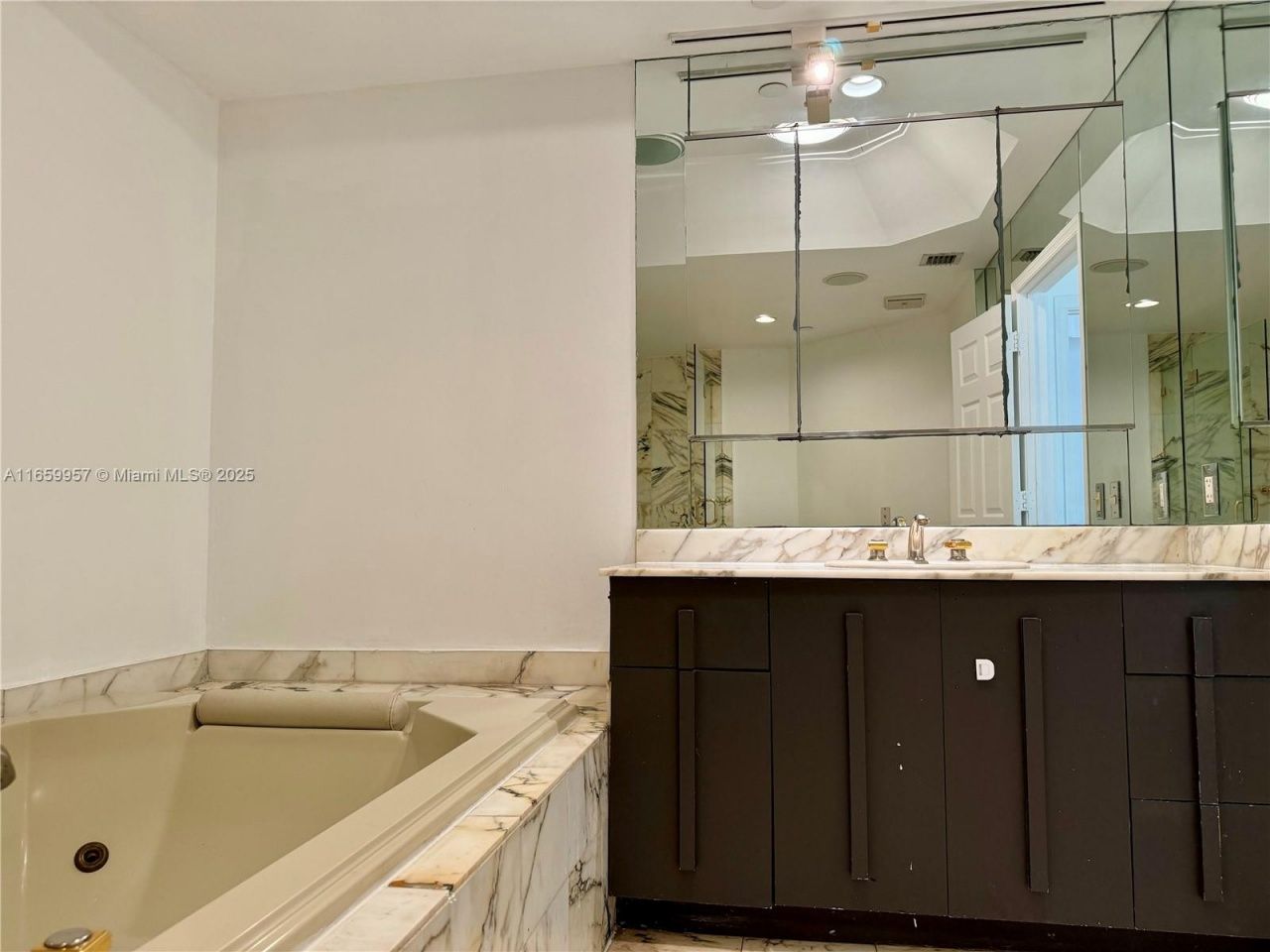 3700 Island Blvd, Unit C202, Aventura, FL 33160 Photo