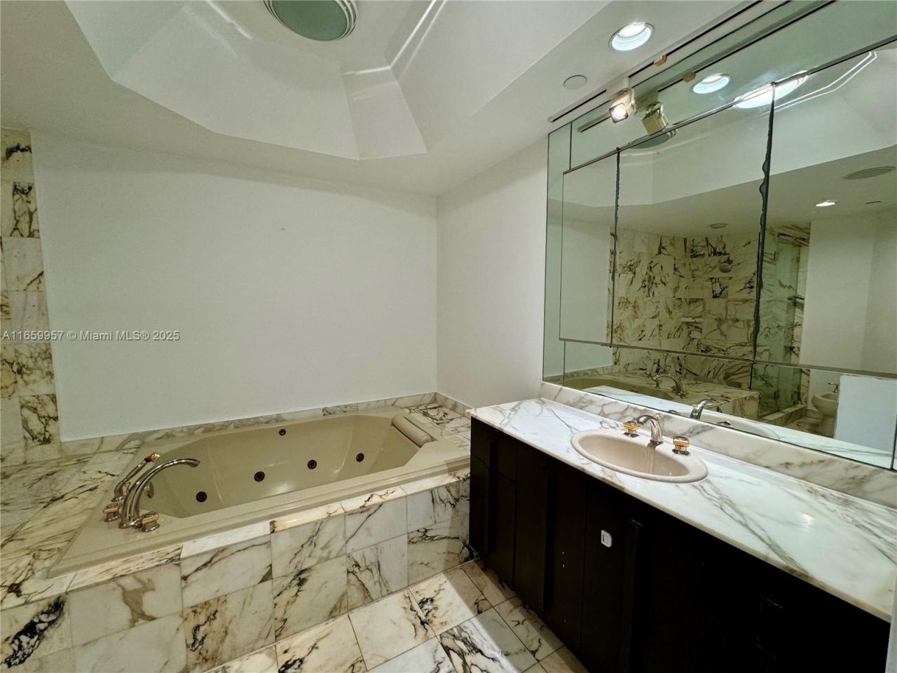3700 Island Blvd, Unit C202, Aventura, FL 33160 Photo