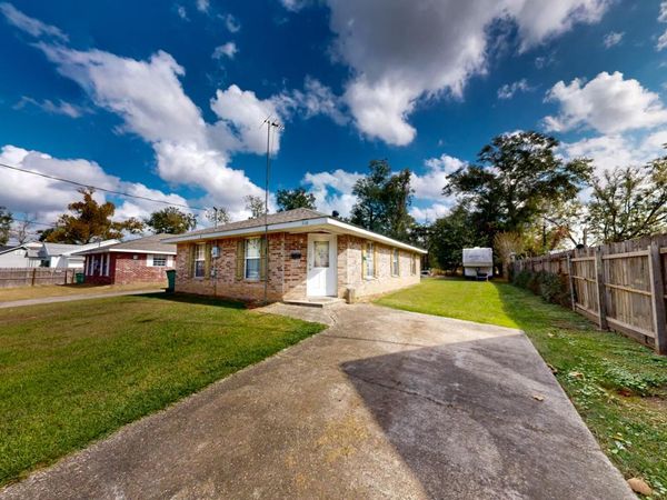 310 Coffee St, DeQuincy, LA 70633