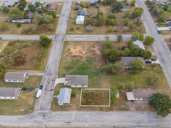 366 N Dallas ST, Giddings, TX 78942
