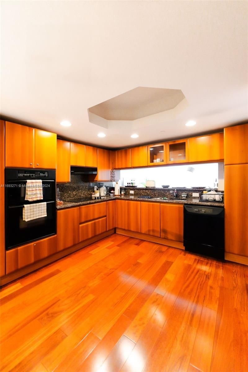 9595 Collins Ave, Unit N9-C, Surfside, FL 33154 Photo