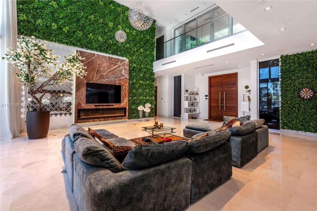 400 Tamarind Dr, Hallandale Beach, FL 33009 Photo