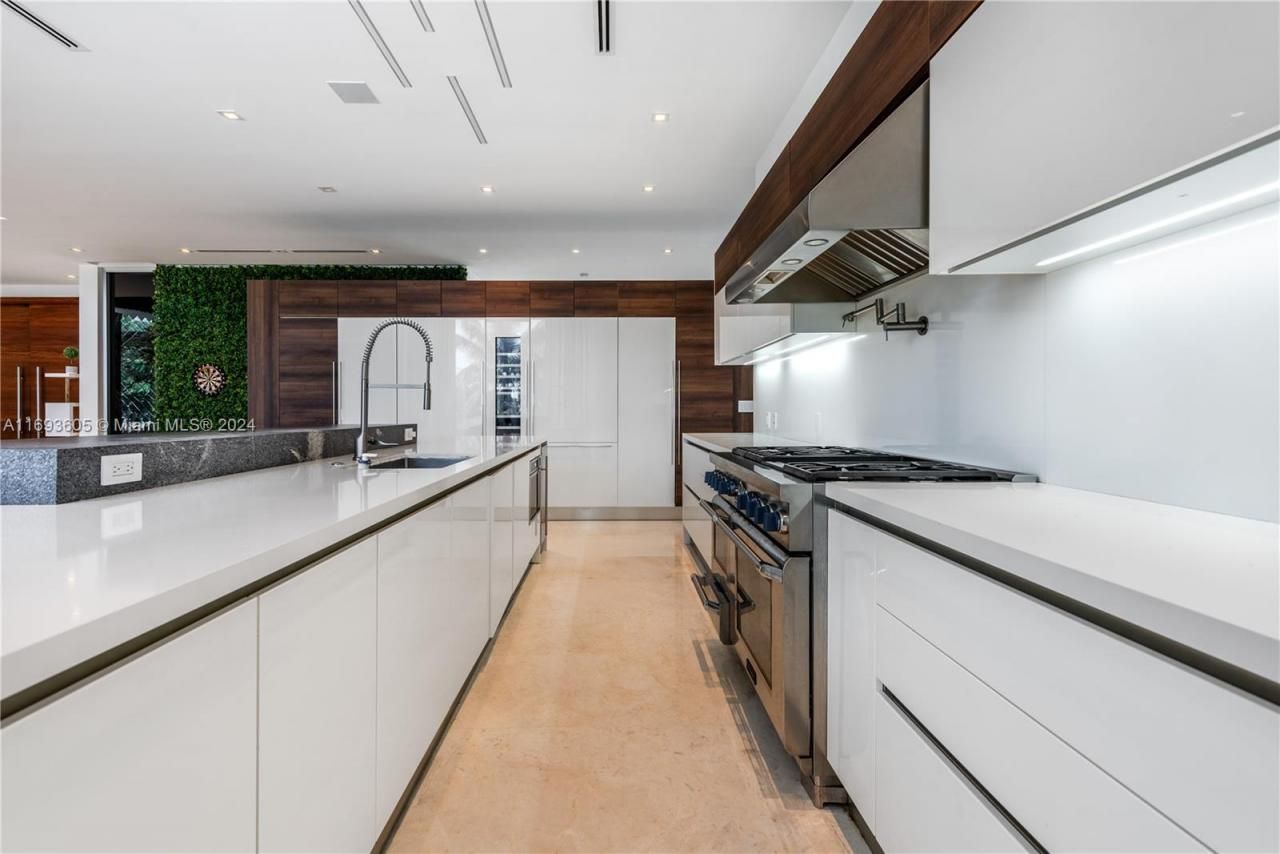 400 Tamarind Dr, Hallandale Beach, FL 33009 Photo