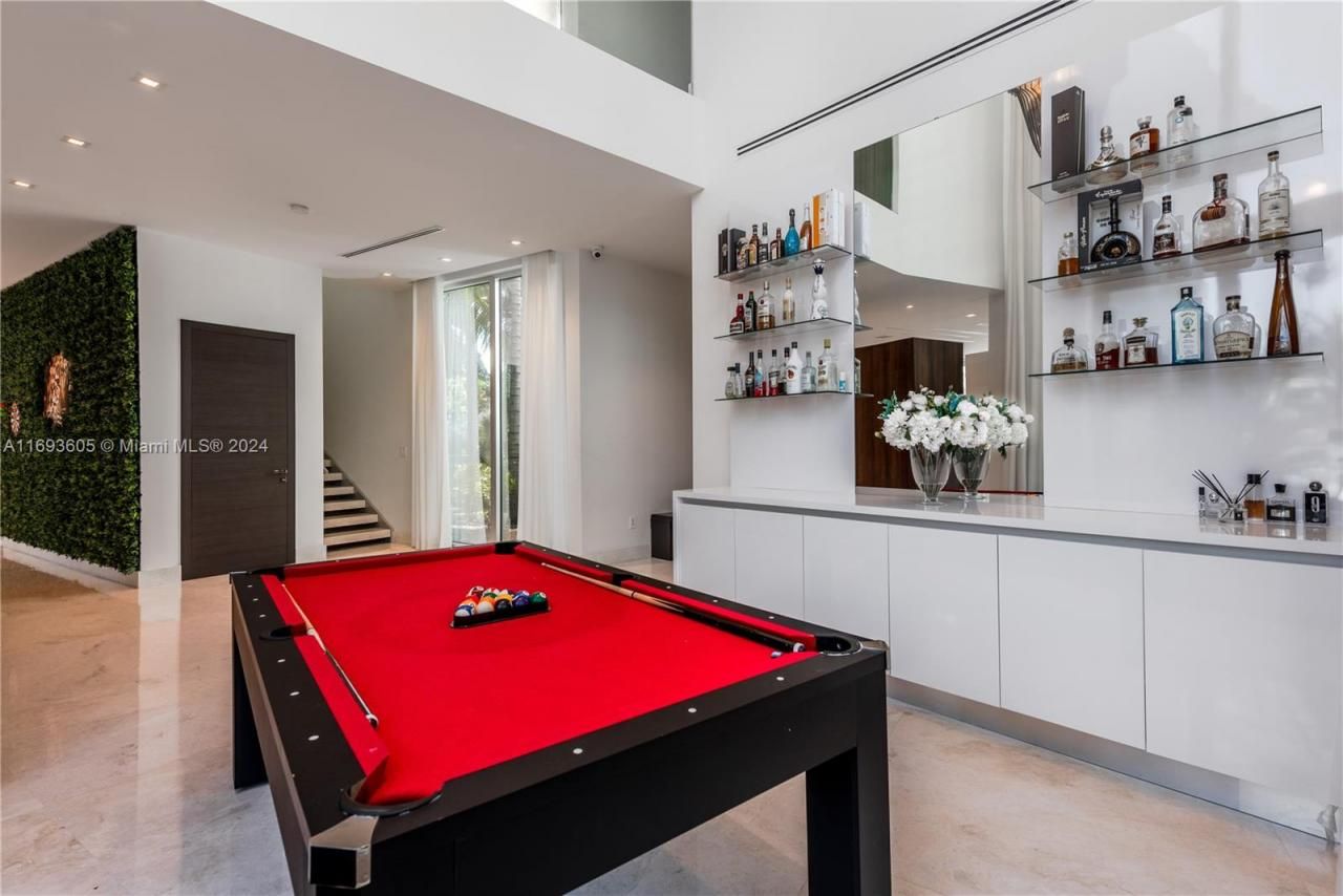 400 Tamarind Dr, Hallandale Beach, FL 33009 Photo