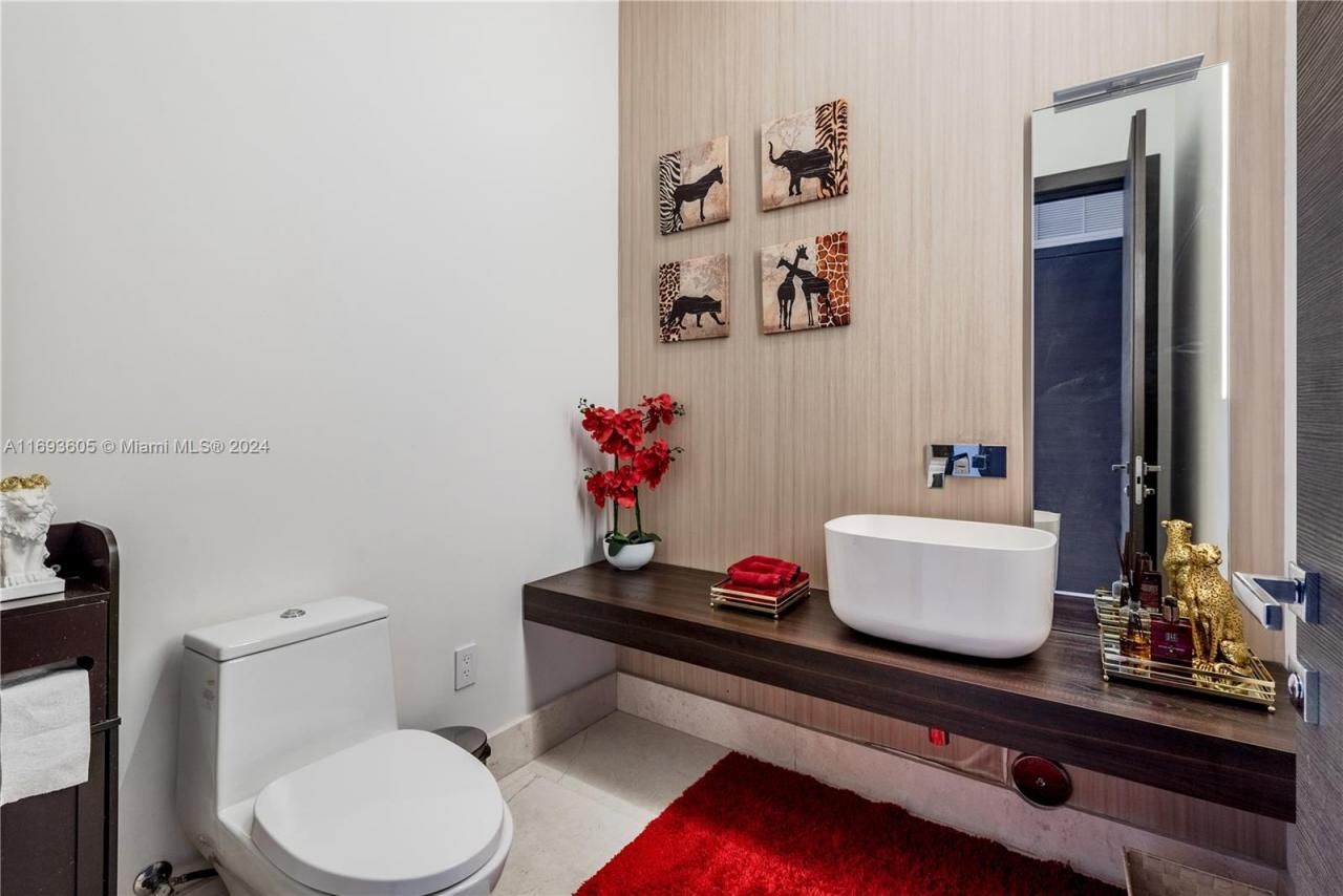 400 Tamarind Dr, Hallandale Beach, FL 33009 Photo