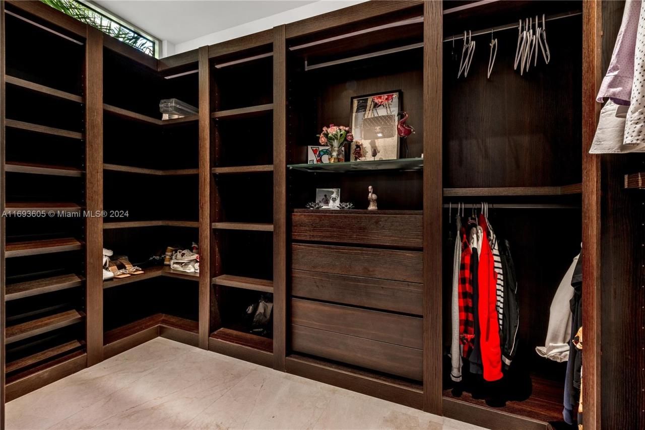 400 Tamarind Dr, Hallandale Beach, FL 33009 Photo