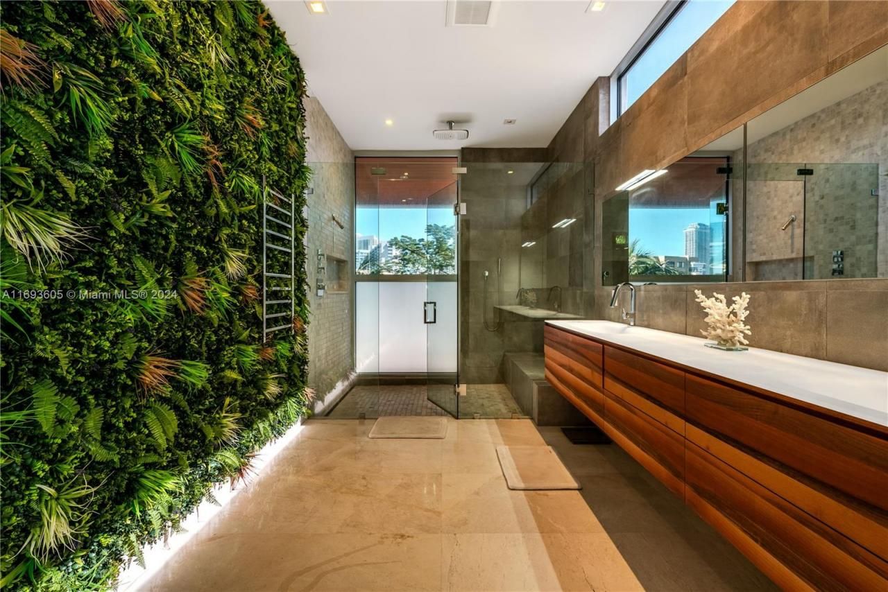 400 Tamarind Dr, Hallandale Beach, FL 33009 Photo