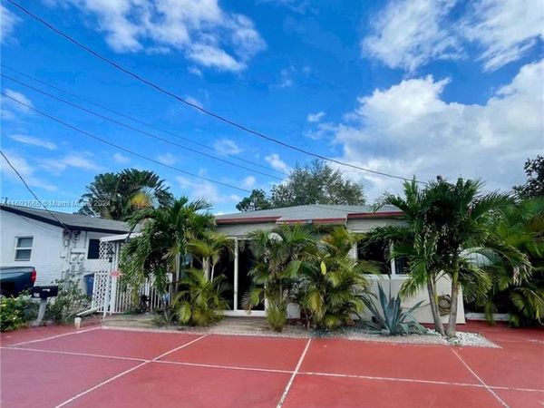 623 SW 6th Ter #1-2, Hallandale Beach, FL 33009