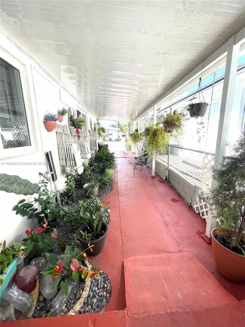 623 SW 6th Ter #1-2, Hallandale Beach, FL 33009 Photo