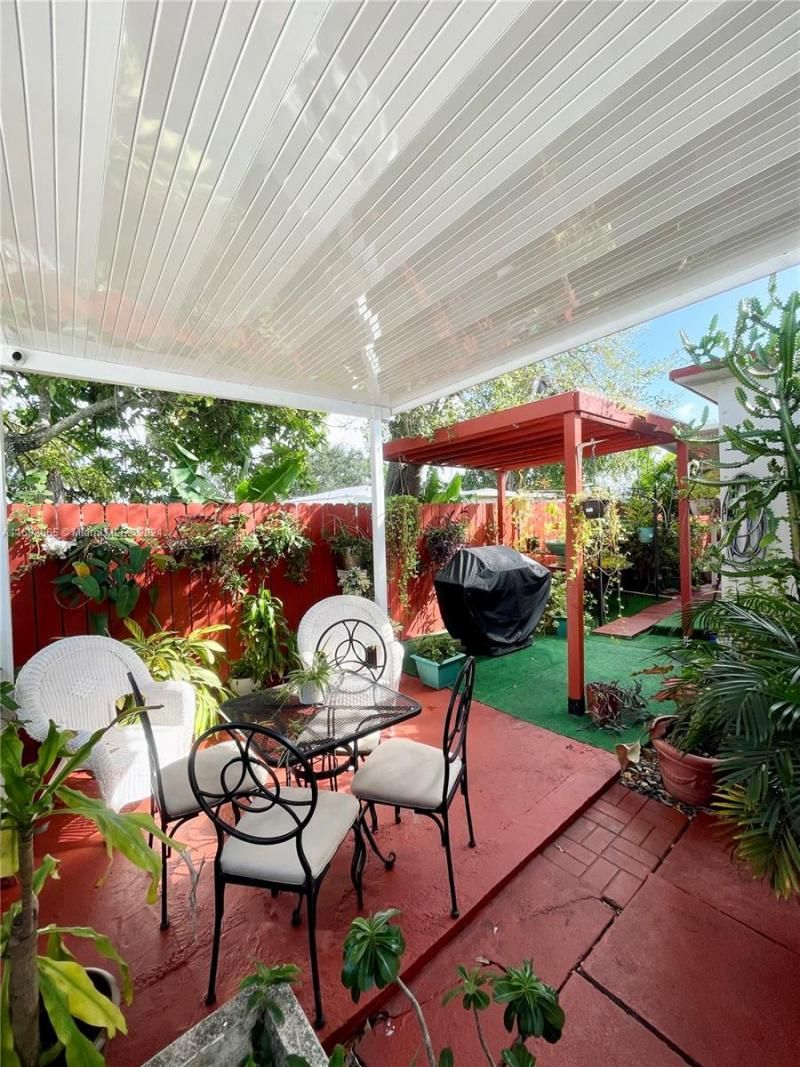 623 SW 6th Ter #1-2, Hallandale Beach, FL 33009 Photo