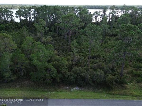 3029 Hawks Landing Circle, Sebring, FL 33875