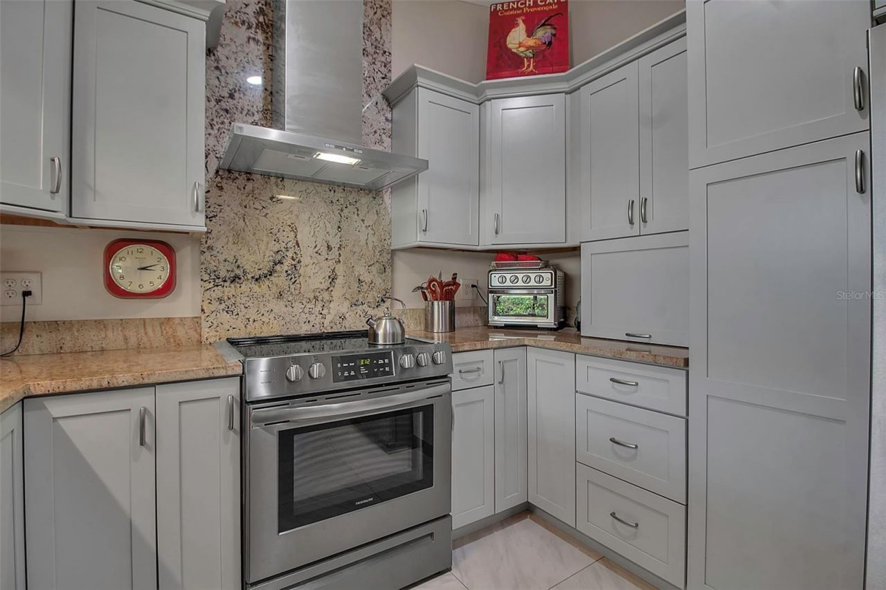 3410 Avenida Madera, Unit B, Bradenton, FL 34210 Photo