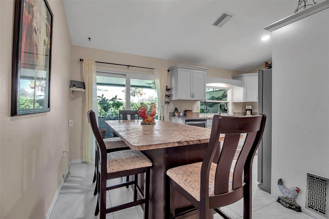 3410 Avenida Madera, Unit B, Bradenton, FL 34210 Photo