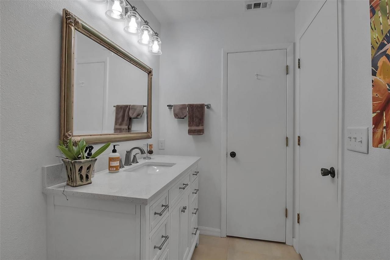 3410 Avenida Madera, Unit B, Bradenton, FL 34210 Photo