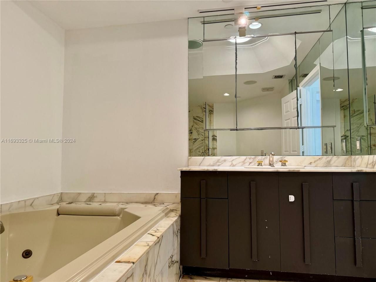 3700 Island Blvd, Unit C-202, Aventura, FL 33160 Photo