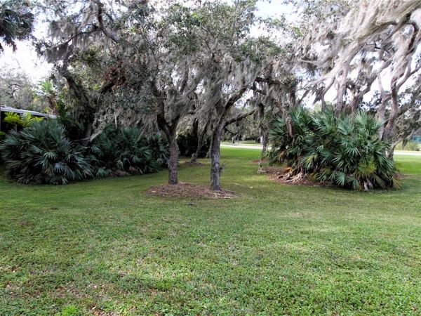 498 SIOUX BOULEVARD, OAK HILL, FL 32759