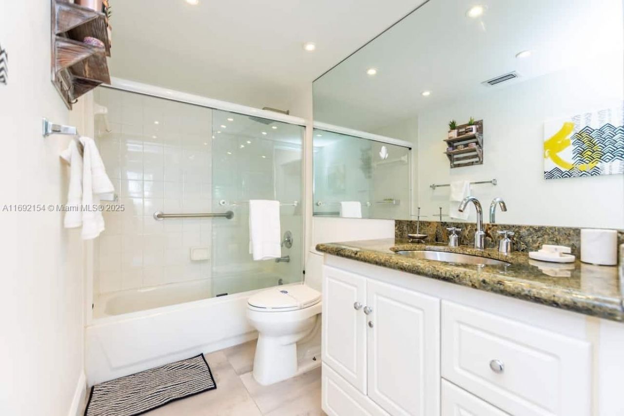 19999 E Country Club Dr, Unit 1403, Aventura, FL 33180 Photo