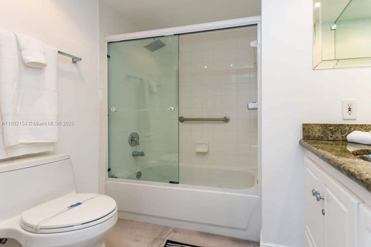 19999 E Country Club Dr, Unit 1403, Aventura, FL 33180 Photo