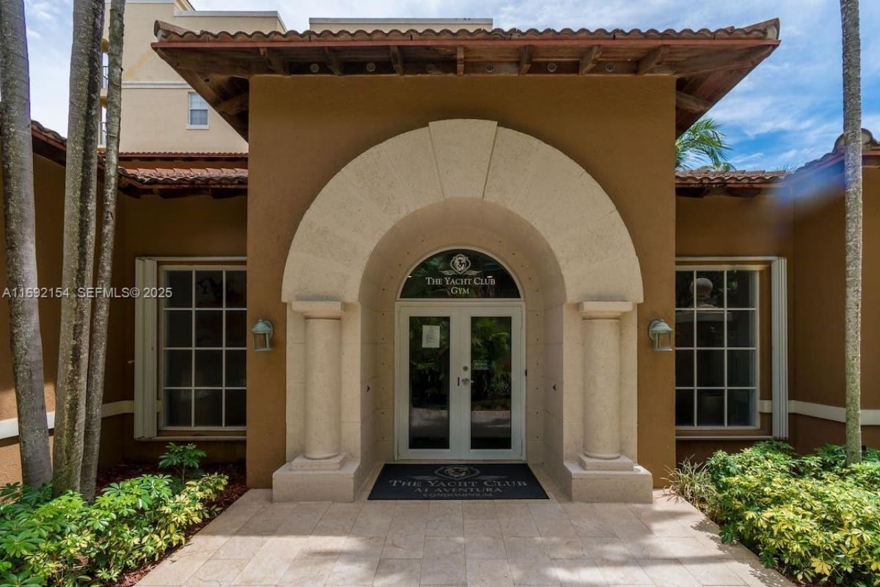 19999 E Country Club Dr, Unit 1403, Aventura, FL 33180 Photo