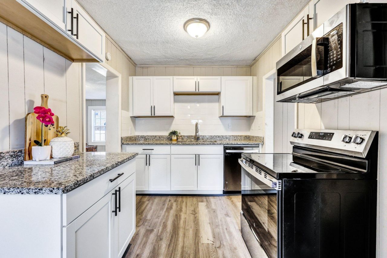 2674 Houston Street Photo 10