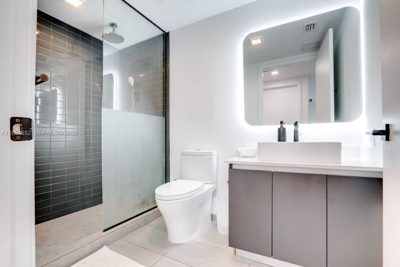 227 NE 2nd St, Unit 1705, Miami, FL 33132 Photo