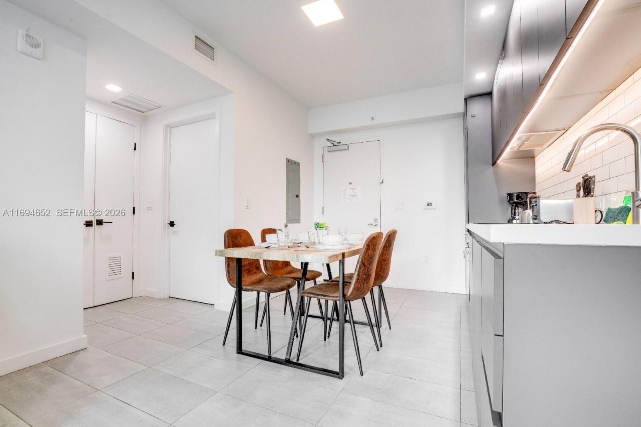 227 NE 2nd St, Unit 1705, Miami, FL 33132 Photo
