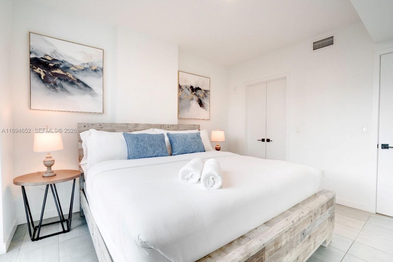 227 NE 2nd St, Unit 1705, Miami, FL 33132 Photo