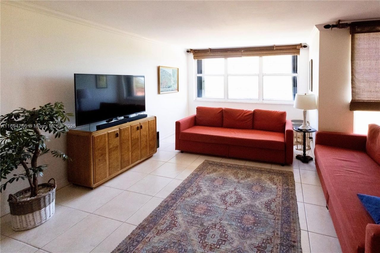 2555 Collins Ave, Unit 308, Miami Beach, FL 33140 Photo