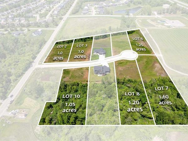 2912 Timber Creek Ct, Hiawatha, IA 52233