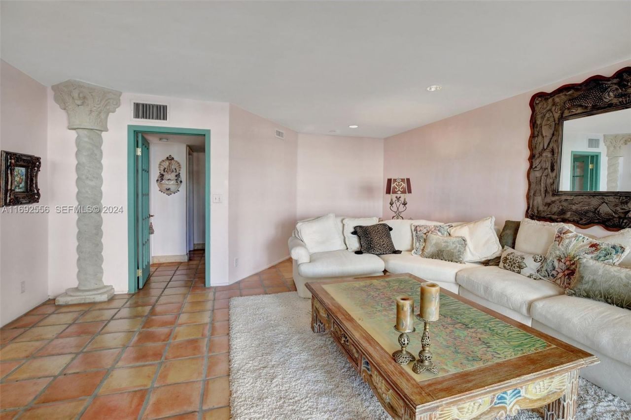 450 Paradise Isle Blvd, Unit 307 & 308, Hallandale Beach, FL 33009 Photo