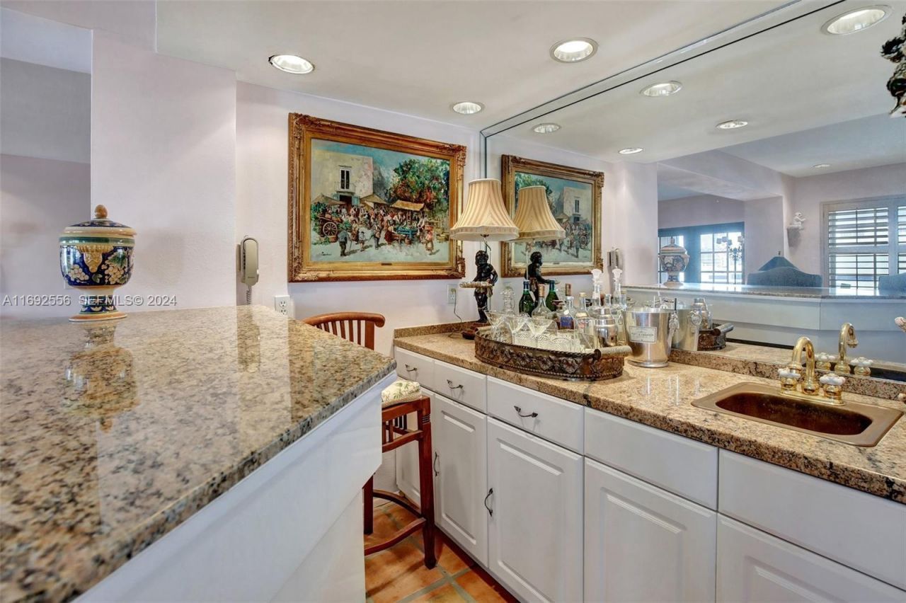 450 Paradise Isle Blvd, Unit 307 & 308, Hallandale Beach, FL 33009 Photo