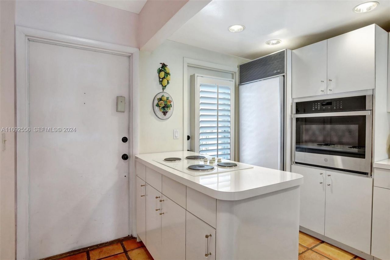 450 Paradise Isle Blvd, Unit 307 & 308, Hallandale Beach, FL 33009 Photo